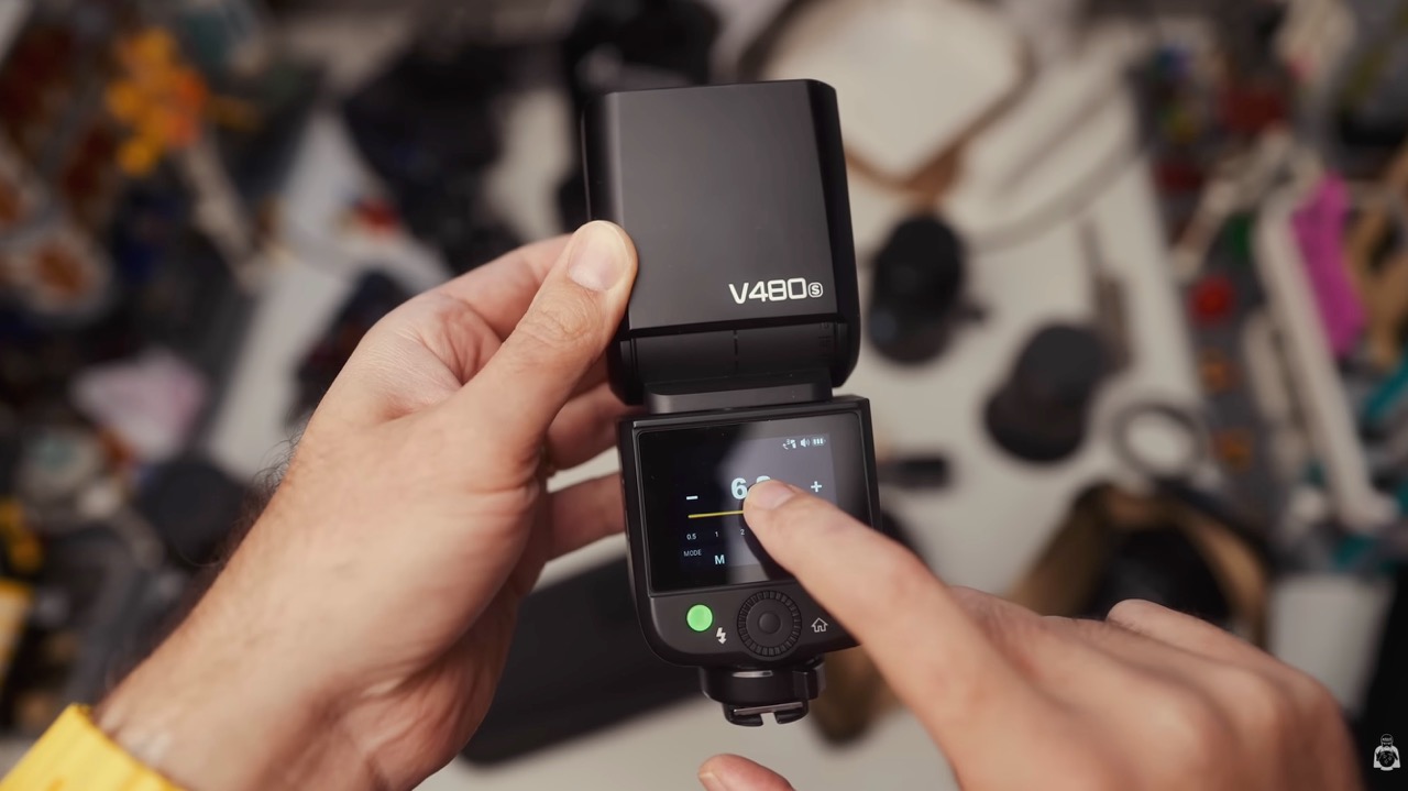Godox V480S flash touchscreen interface on camera